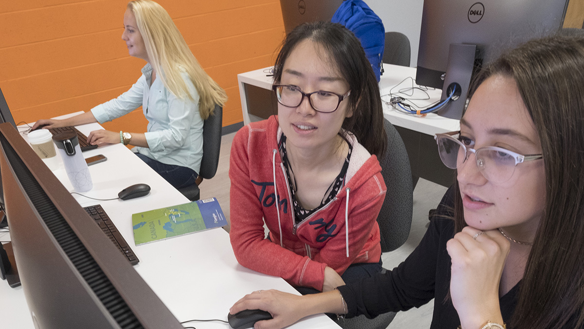 Georgian College - Studens wokring on computers